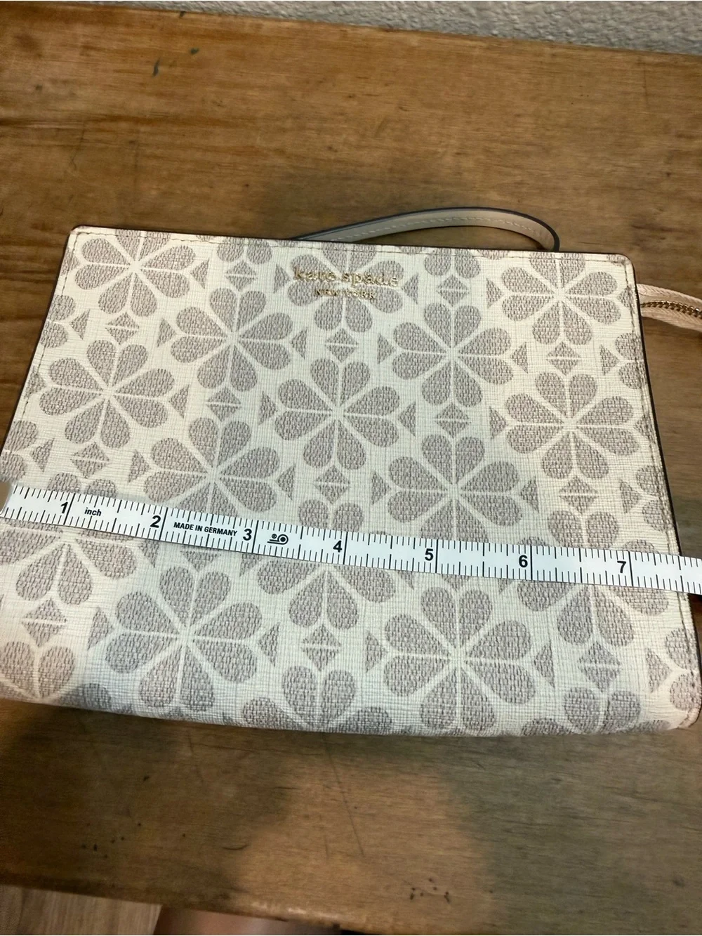 Kate Spade Floral Spade Wristlet Clutch Cream Taupe Like New